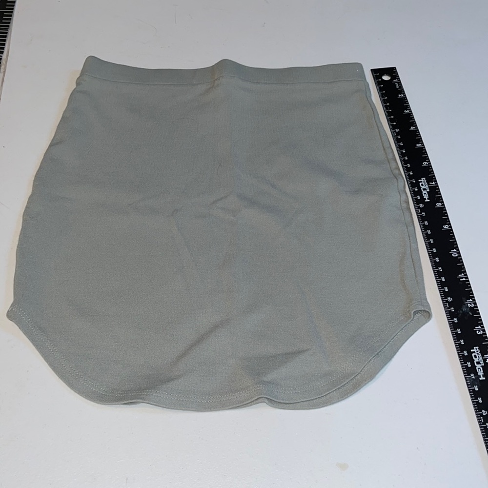 Forever 21 size small light mint green skirt with stretch pull on